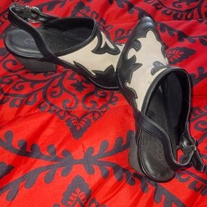 Coconut Western sling enclosed toe sandals. 2 1/2 inch heel. Black and cream